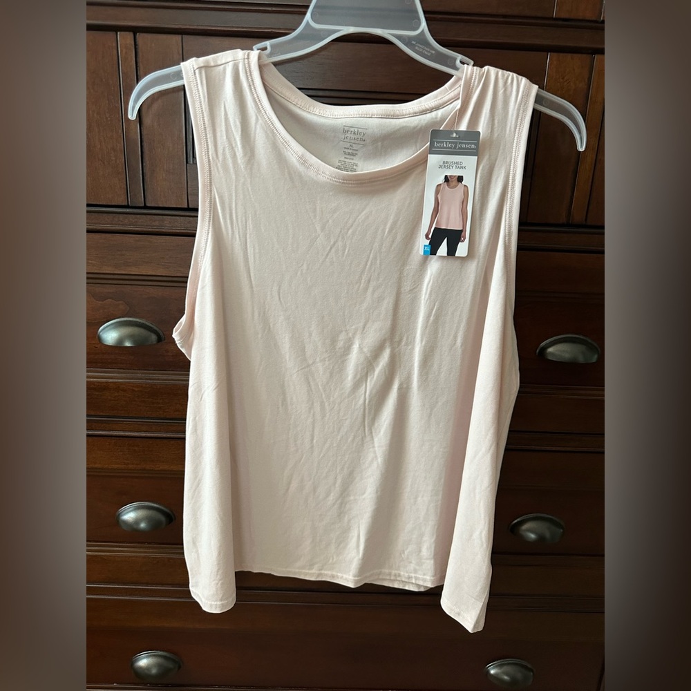 NET Women's light pink tank size XL
